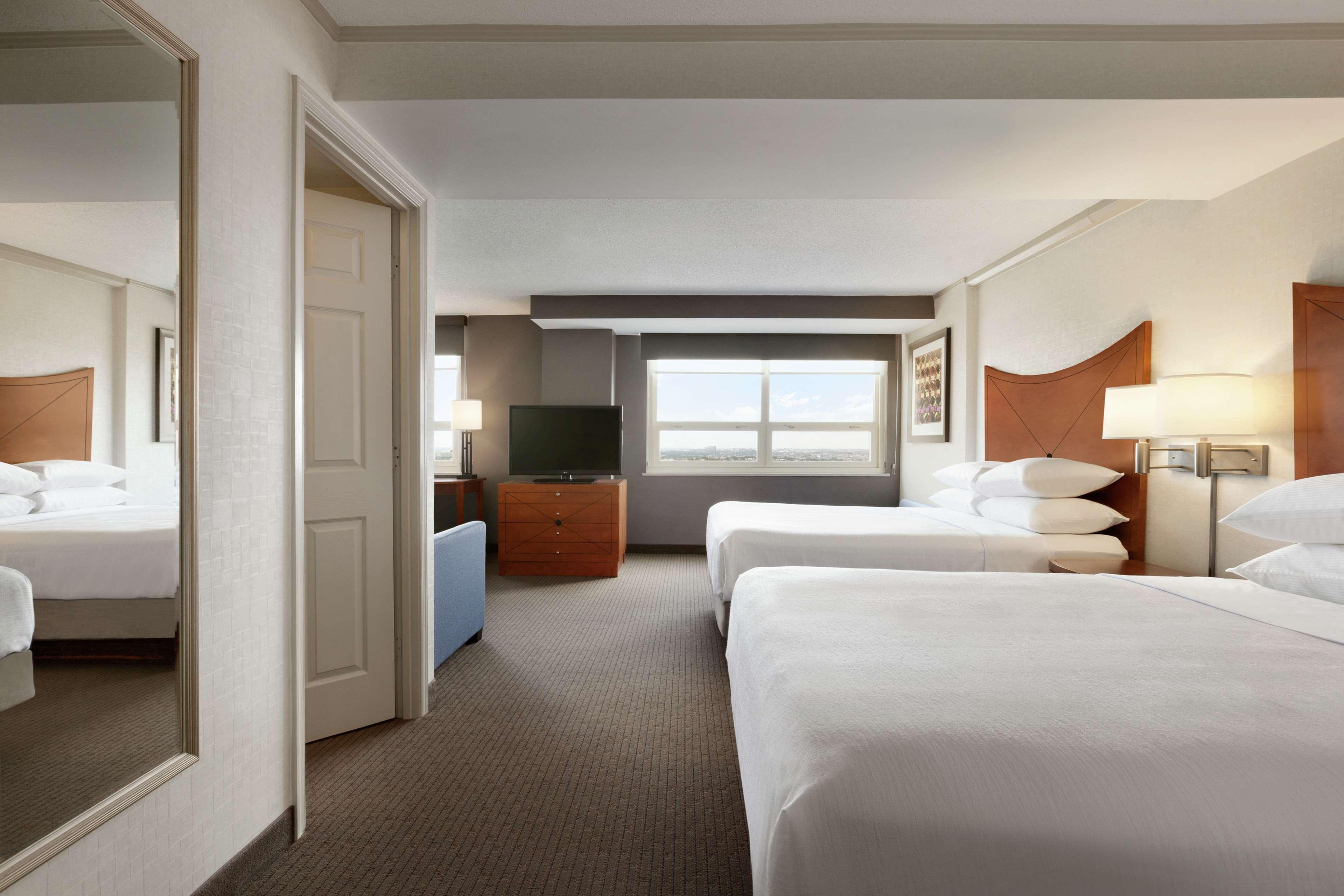 Embassy Suites Baltimore Inner Harbor Exterior photo