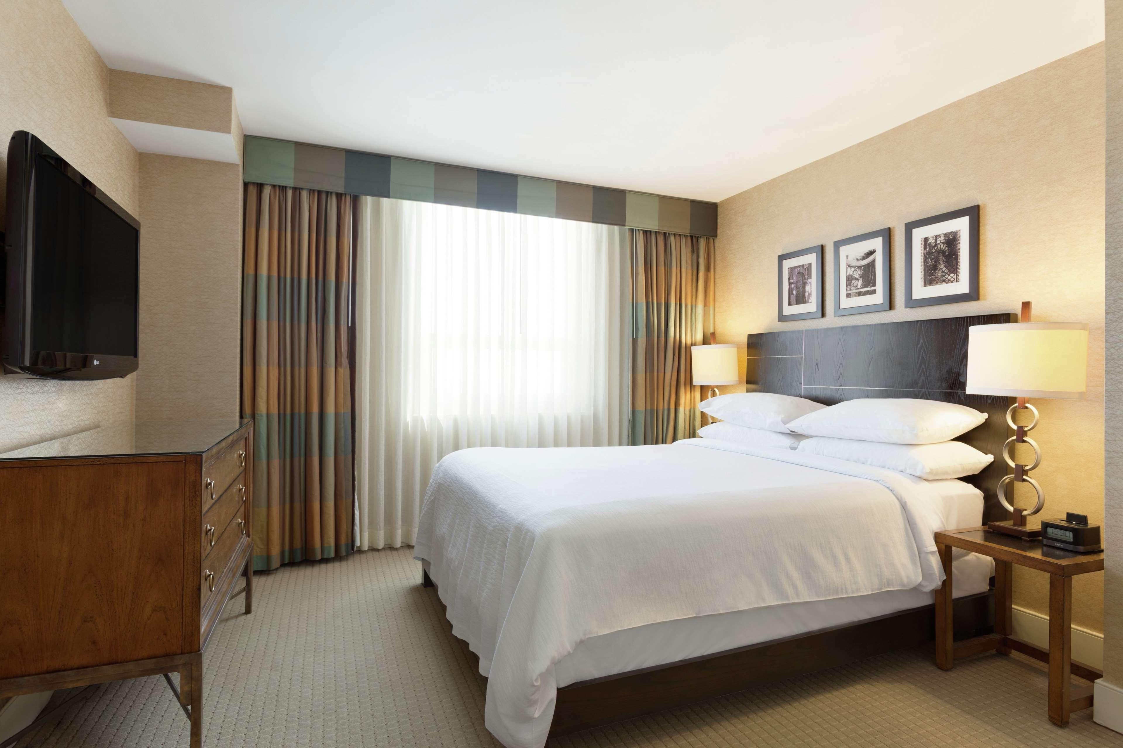 Embassy Suites Baltimore Inner Harbor Exterior photo